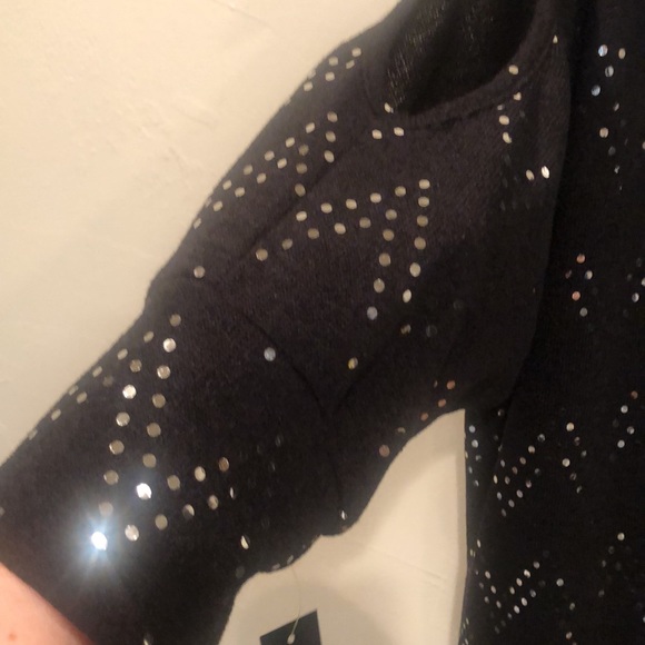 Cold shoulder metallic pattern sweater - Picture 6 of 6